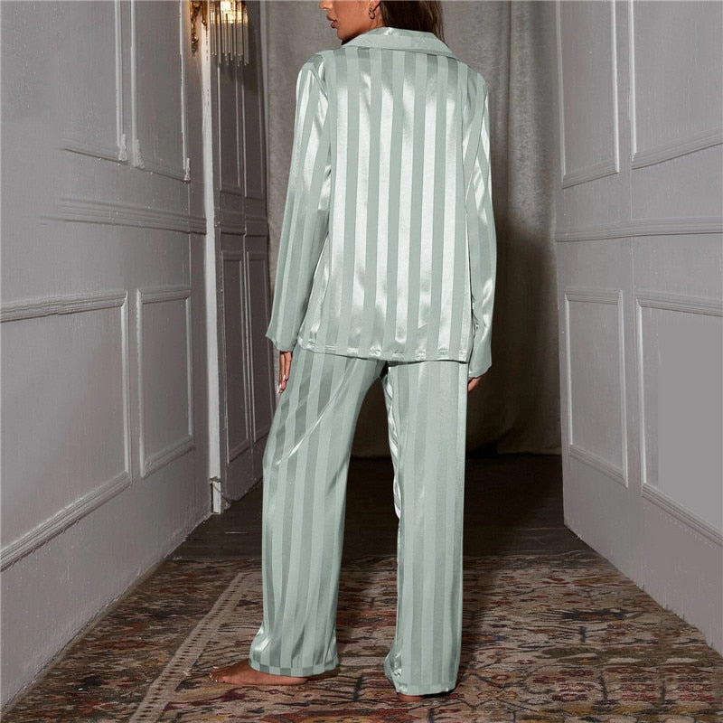 Elegant Silk Pyjamas for Feminine Indulgence — Allmycloset (view 4)